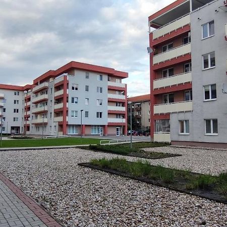 2 izbový byt v centre na Bakossovej s parkovacím miestom, 24h self checkin Banská Bystrica Exterior foto